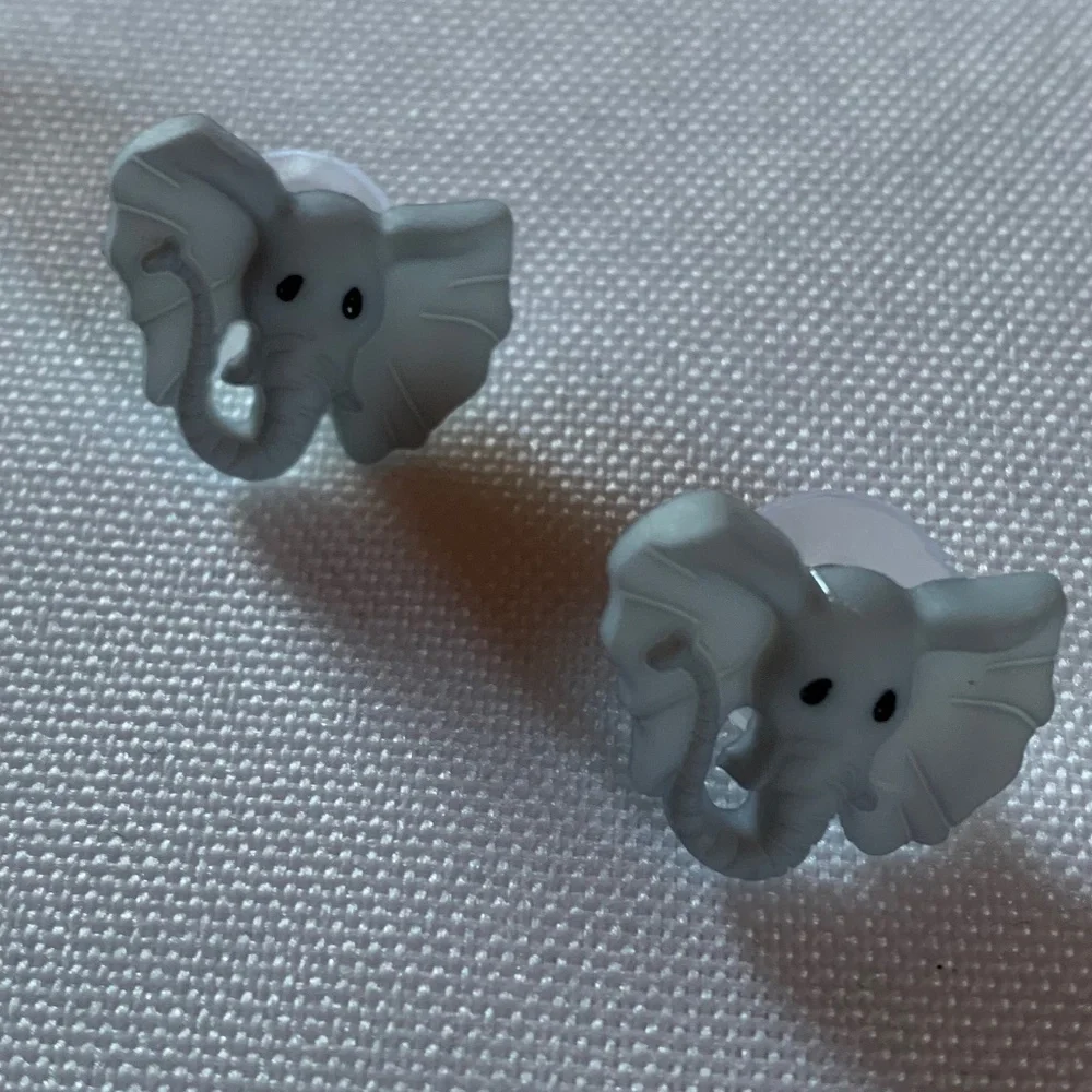 NWT. Handmade Pierced Earrings of an Elephant Face!